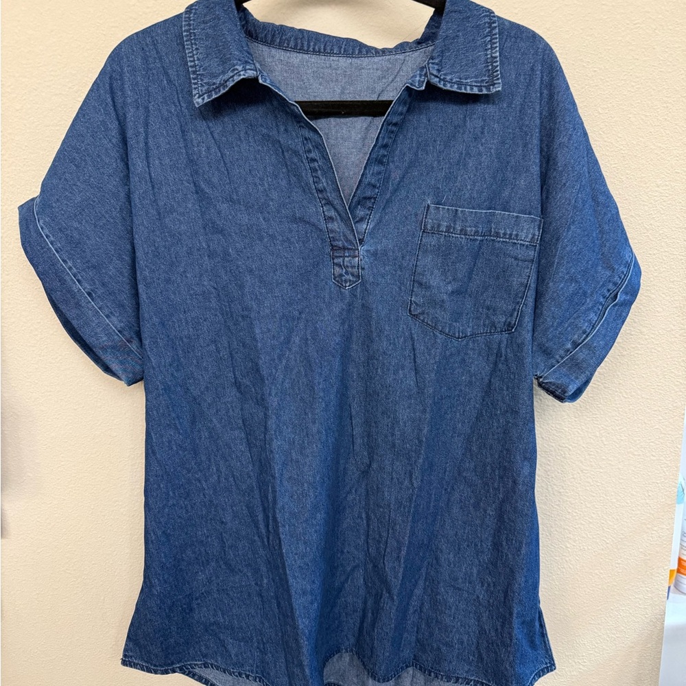 🎉🎉Blue Denim Shirt - Never Worn!